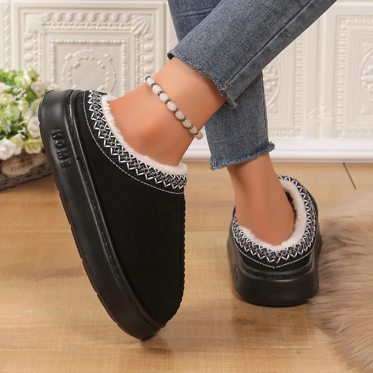 Indoor plush cotton slippers soft and comfortable winter shoes women's fashion home shoes women's winter slippers non-slip